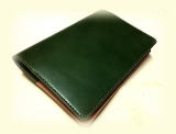 深緑色の牛皮革を使用した手帳カバー