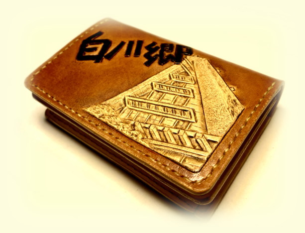 白川郷をモチーフにしたカービングの名刺入れの詳細へ